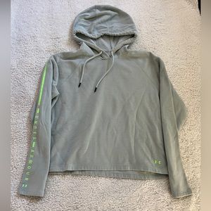 ❤️‍🔥3/$15❤️‍🔥 Under Armour Women’s Cropped Sweatshirt Size Large